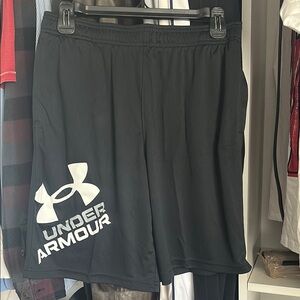 NWT Under Armour Boys YXL Black Athletic Performance Shorts
